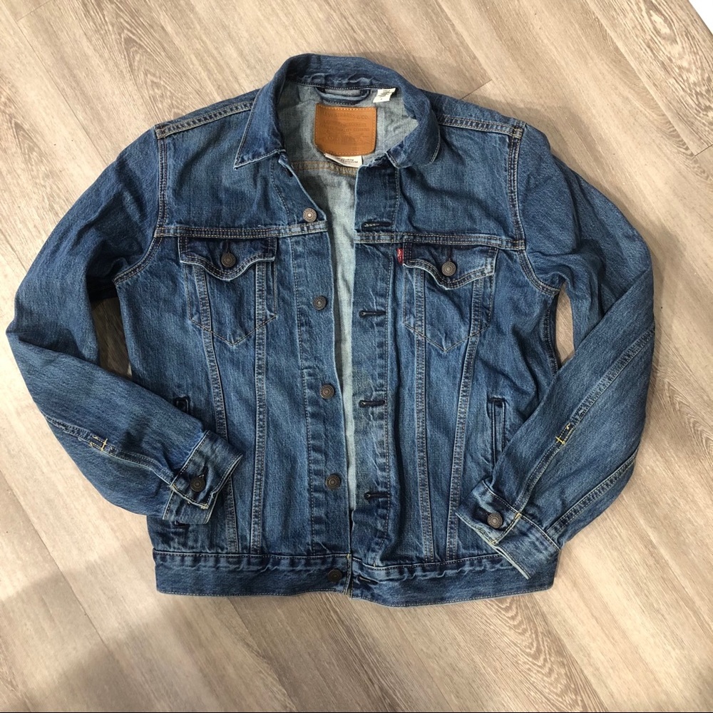 NWOT Levis denim jacket size MEDIUM